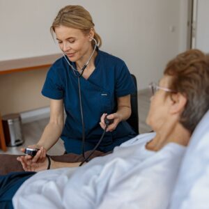 Procedimientos básicos en la atención sociosanitaria para desempleados/as en Alguazas