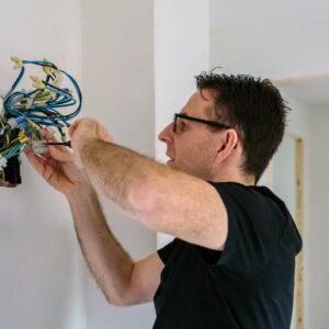 Operaciones auxiliares de montaje de redes eléctricas para desempleados/as en Salamanca