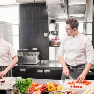Operaciones auxiliares de restauración para desempleados en Andalucía