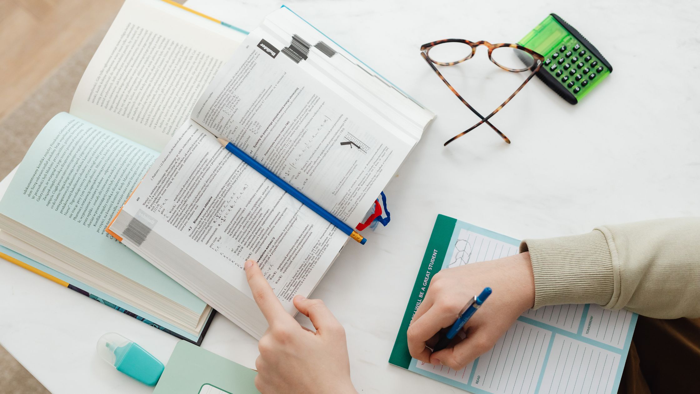 GRUPO atu sectores emergentes educación y empleabilidad